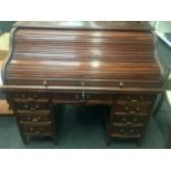 Victorian mahogany roll top desk with key 119x106x69cm.