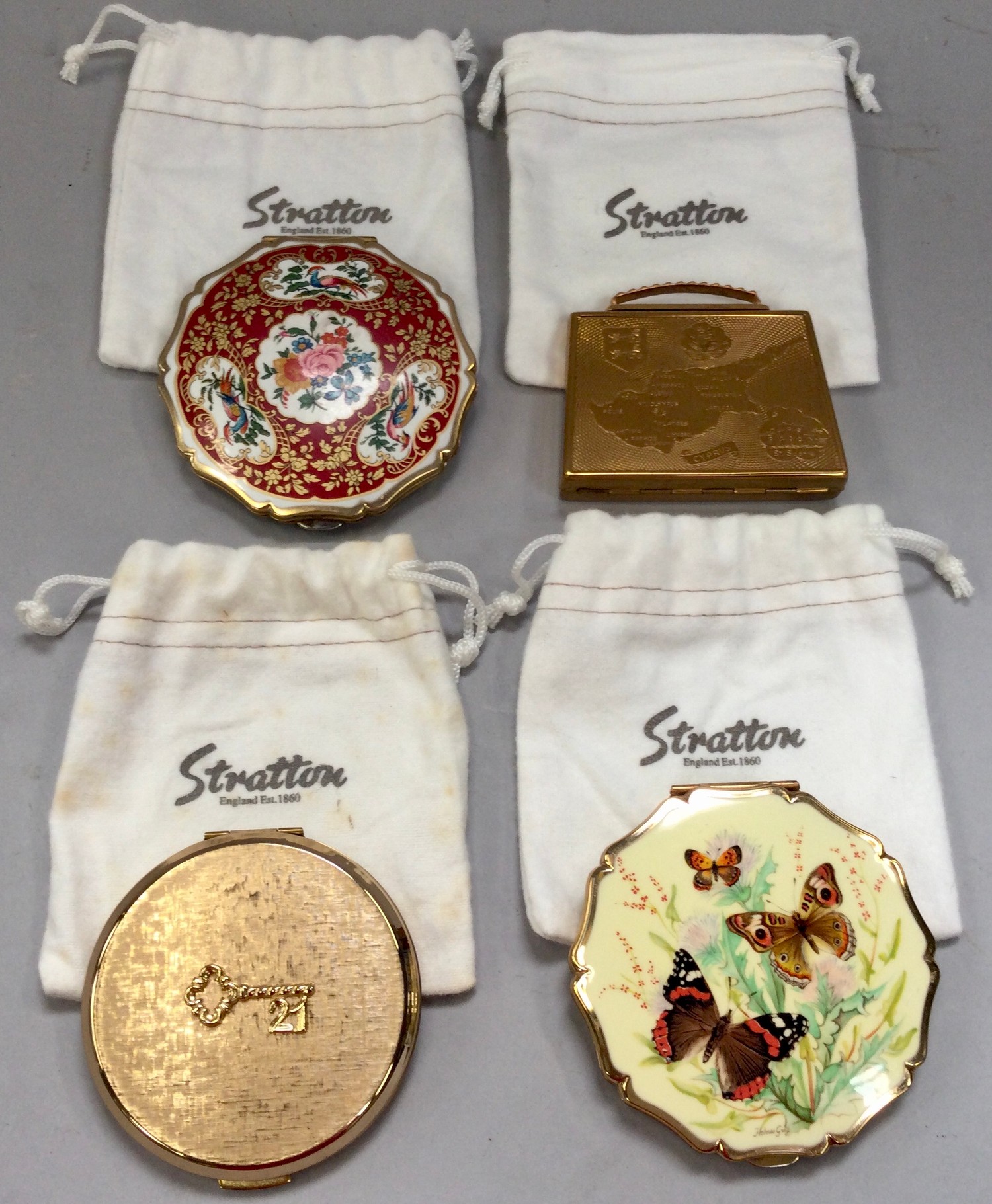 Stratton ladies compacts x4 all with cloth pouches.