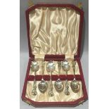 Set of boxed silver tea spoons.