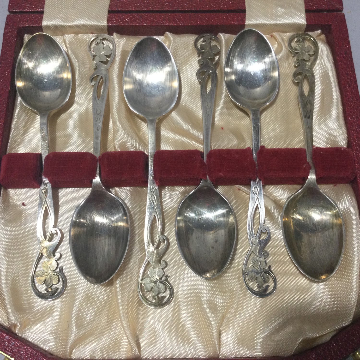 Set of boxed silver tea spoons. - Image 3 of 5