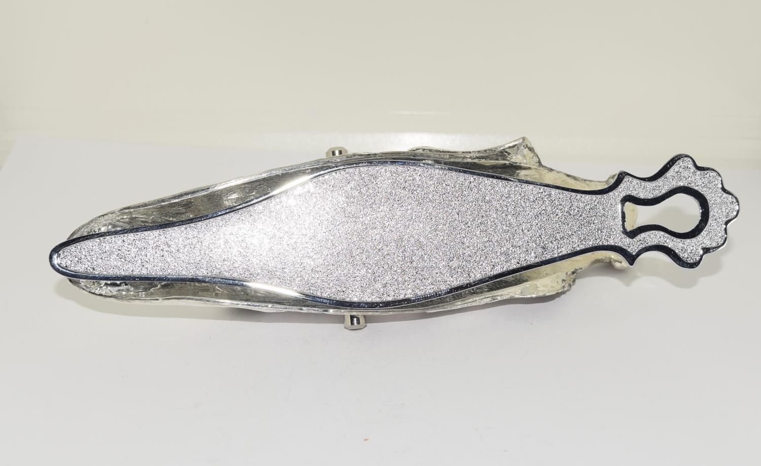 Silver plated document clip in the form of a fish - Image 4 of 4