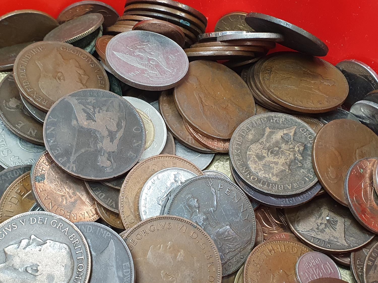 Red tub of assorted coinage - Image 5 of 5