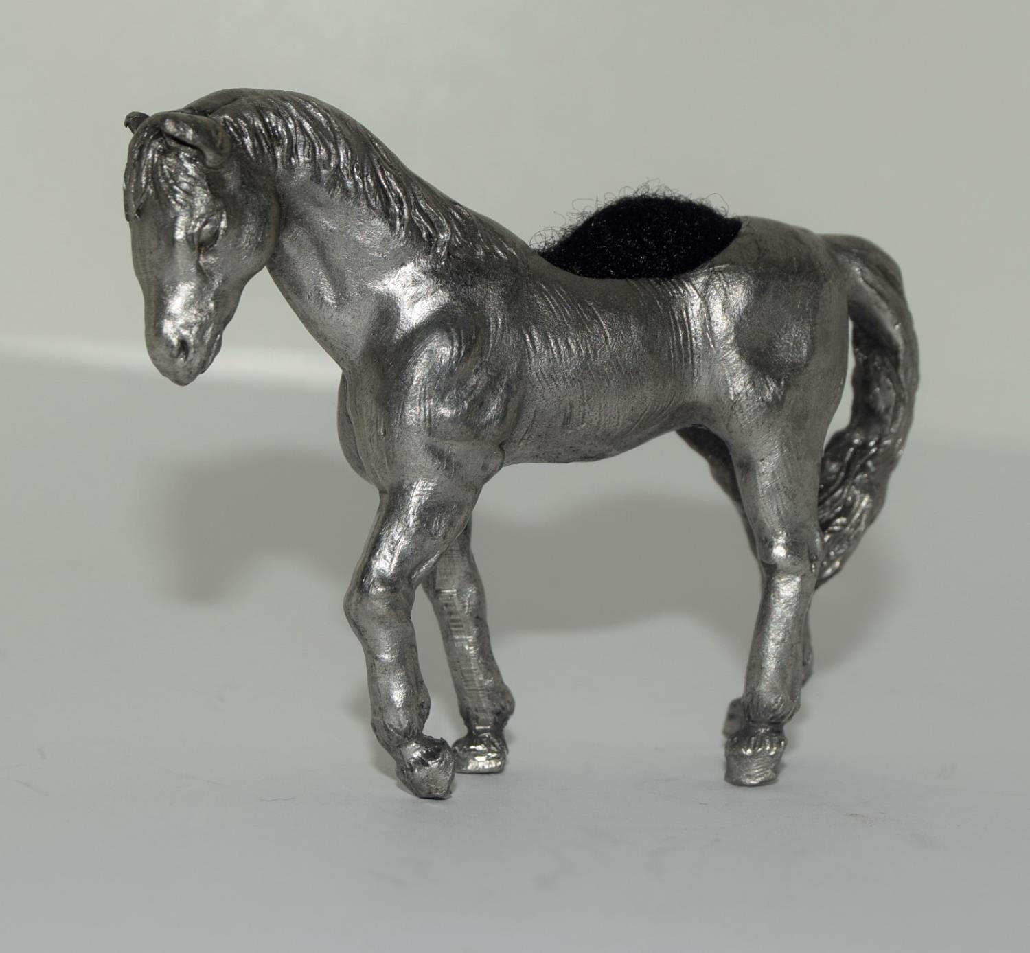 Collectible pin cushion in the form of a horse