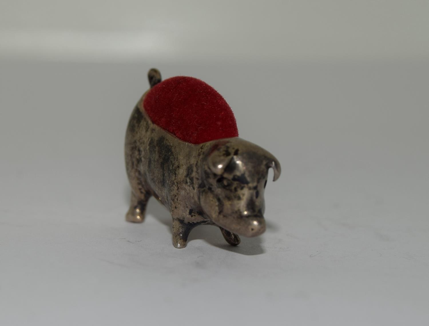 Silver pin cushion in the form of a pig - Image 2 of 3