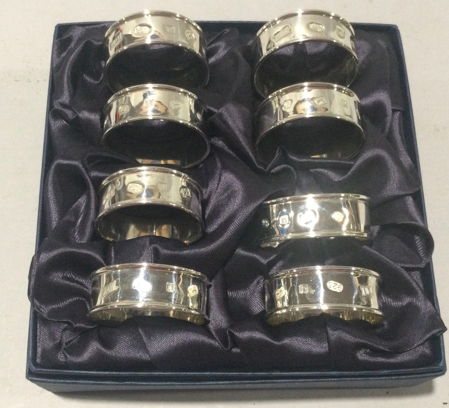 Set of eight silver hallmarked serviette/napkin rings total weight 94g.