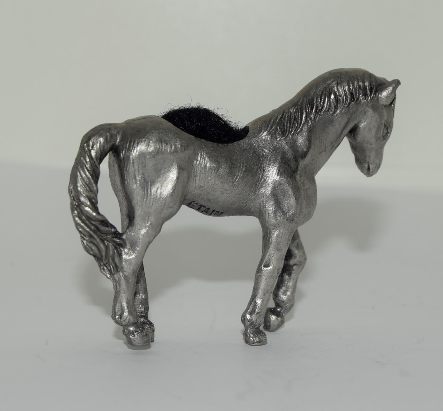 Collectible pin cushion in the form of a horse - Image 2 of 3