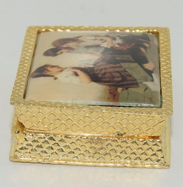 18ct gold plate and enamel pill box depicting 3 children - Image 2 of 4