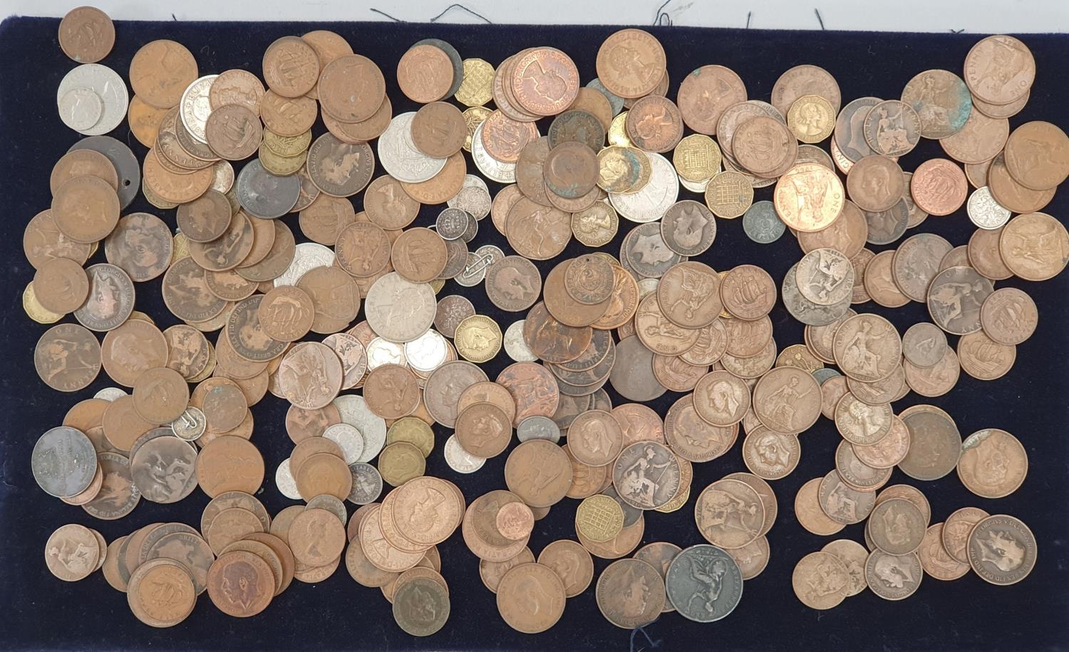 A collection of mixed mainly British coinage.