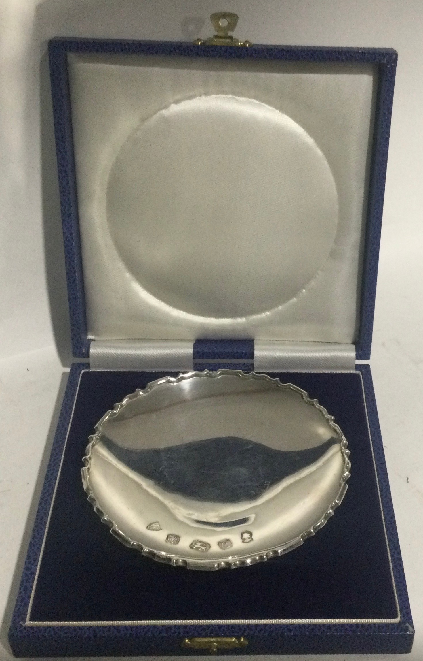 Boxed silver round card dish 96gm - Image 7 of 7