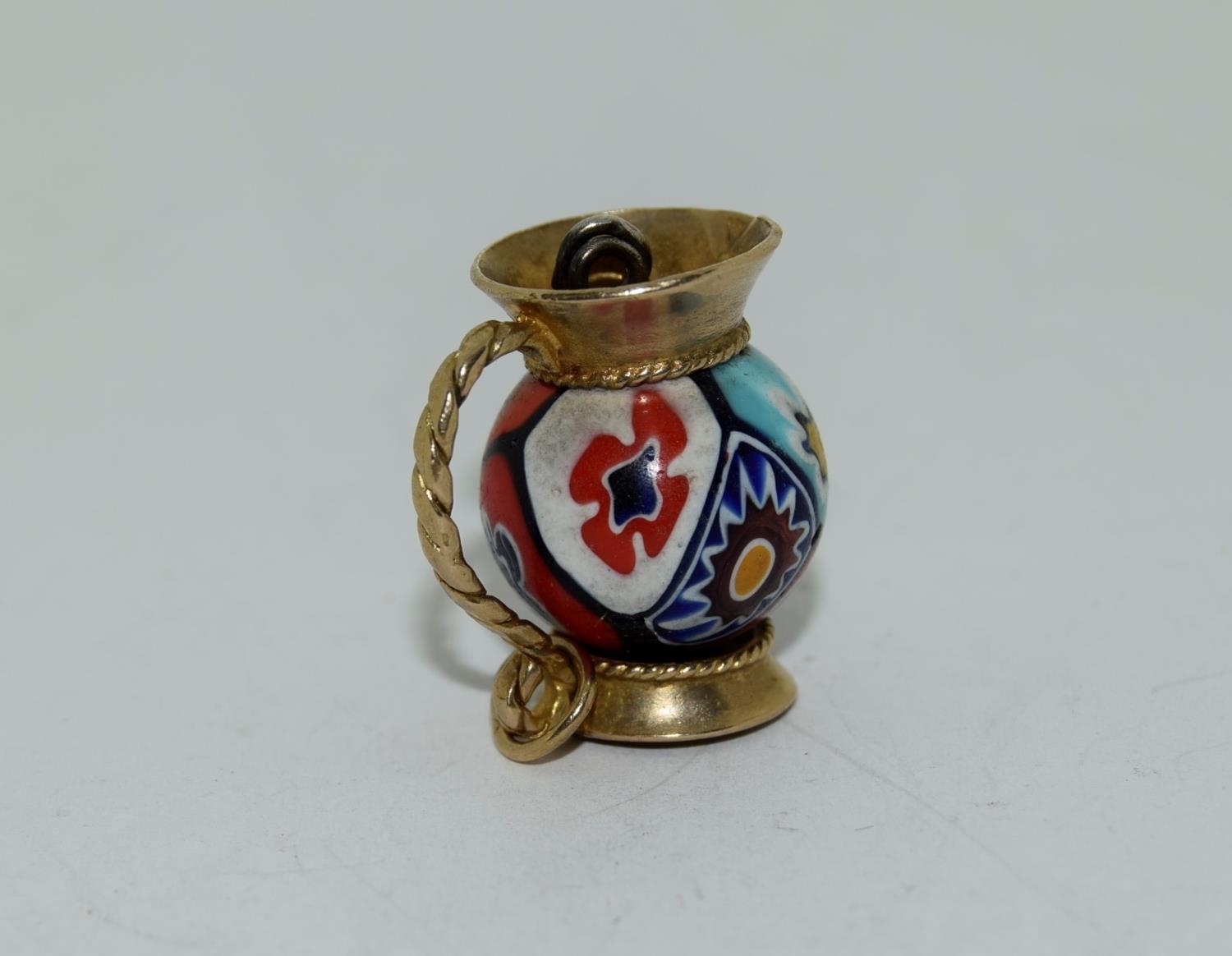 9ct gold charm as a Bavarian drinking Stine with enameled decoration - Image 6 of 8