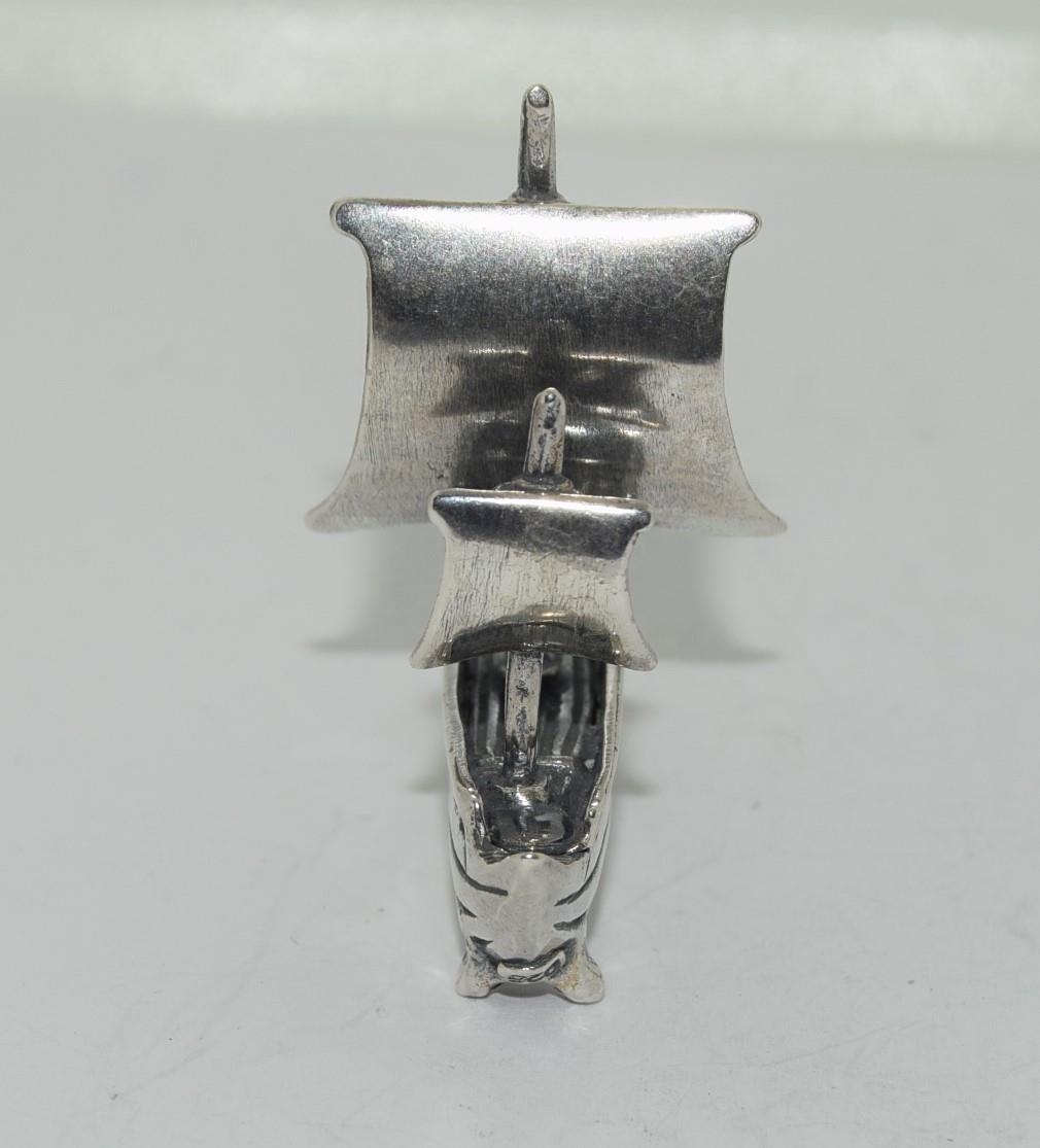 Silver figure of a sailing boat stamped 925 - Image 2 of 4