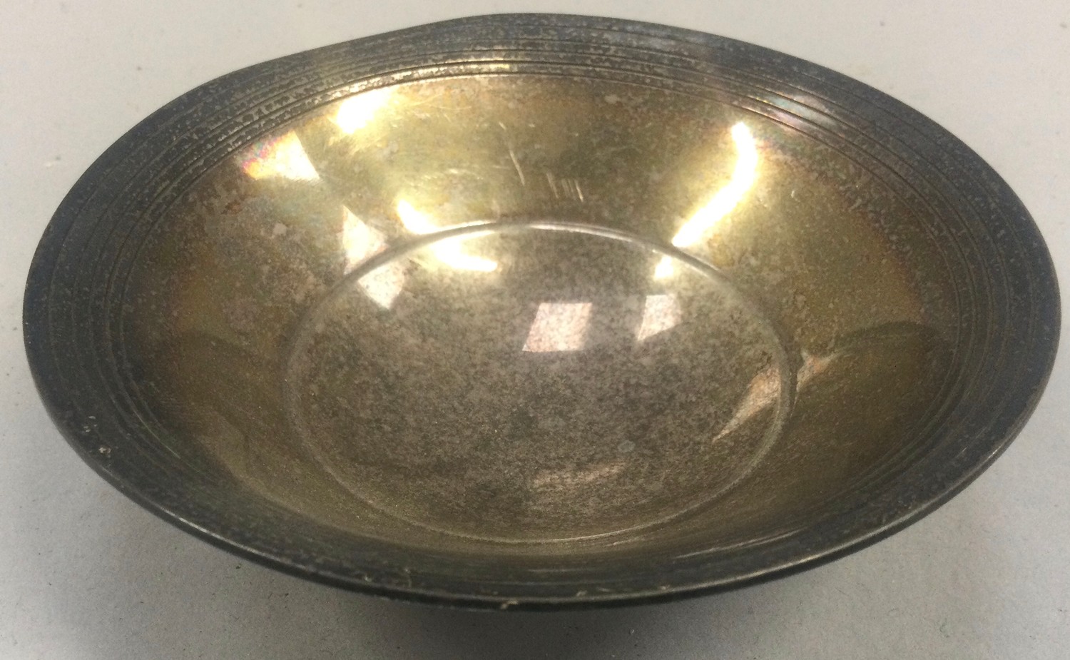 An Art Deco silver footed dish by Goldsmiths & Silversmiths.