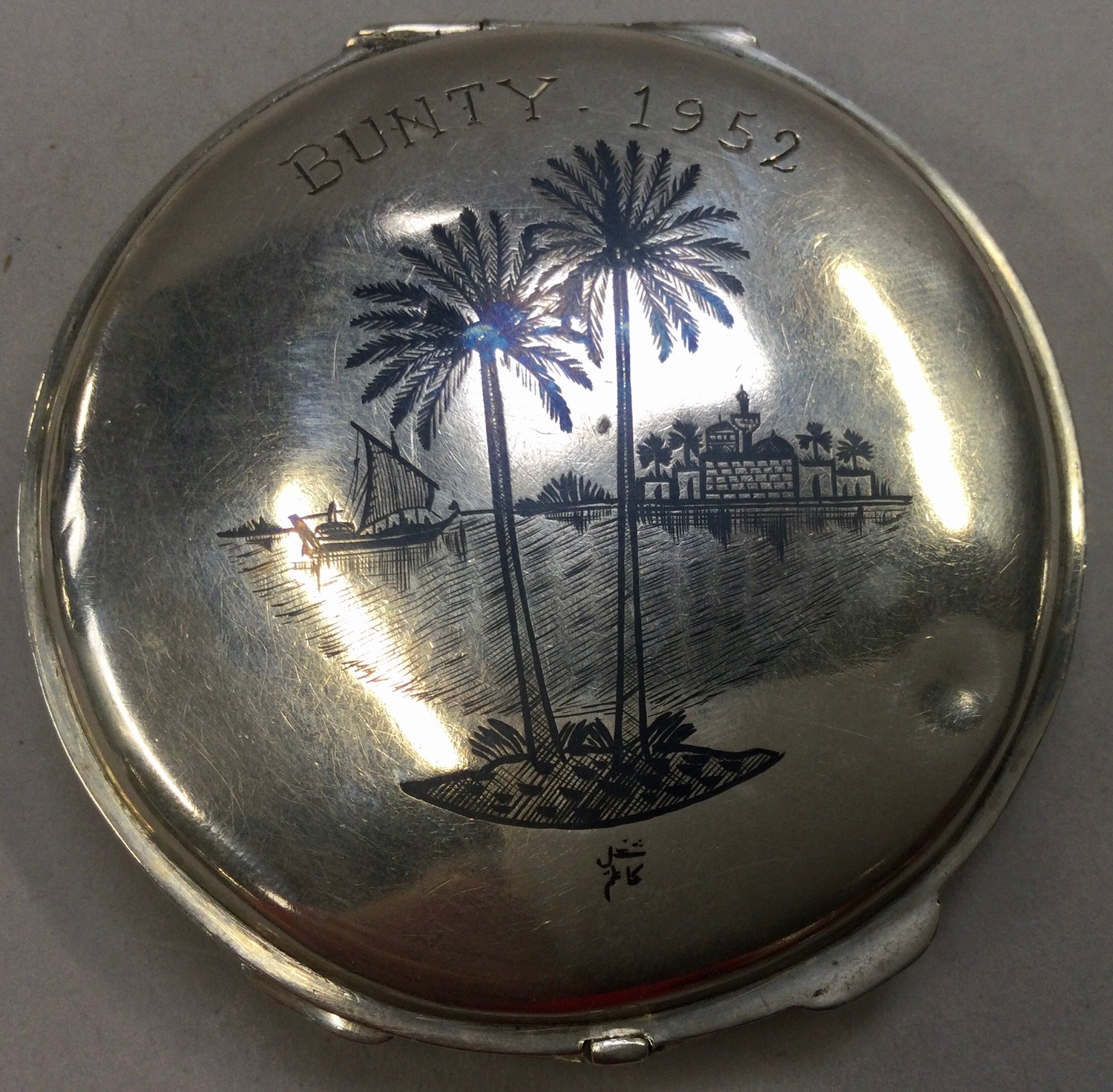 Ladies vintage 1950s silver powder compact boxed together with a small novelty powder compact in the - Image 2 of 4