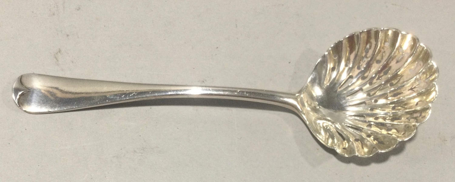 Silver hallmarked tea strainer weight 30g.