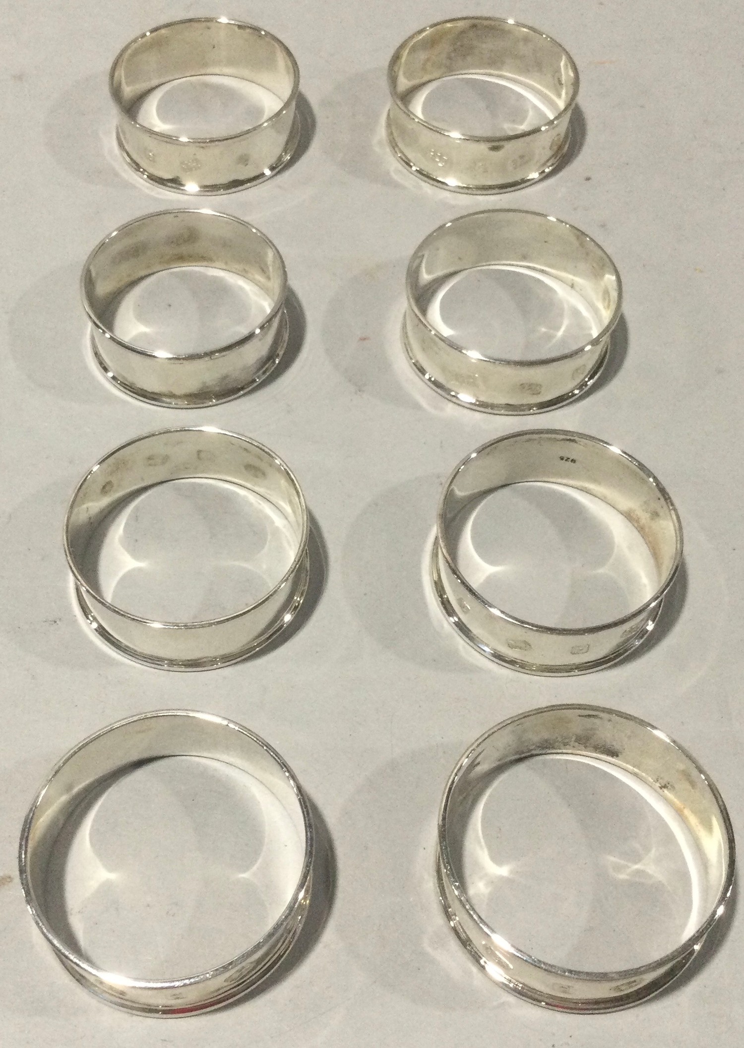 Set of eight silver hallmarked serviette/napkin rings total weight 94g. - Image 4 of 5