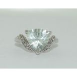 9ct white gold trillion cut green amethyst ring size N