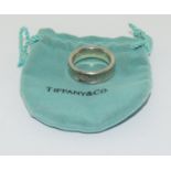 Tiffany & Co 1837 genuine silver ring with bag. (ref W23)