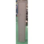 Metal double lock gun safe independently tested to BS7558 with keys (REF WP92).