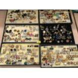 Very large collect of costume jewelry mostly earrings ref 133