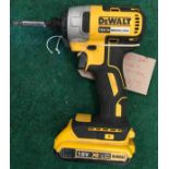 DeWalt DCF787 power drill with battery (REF 178).