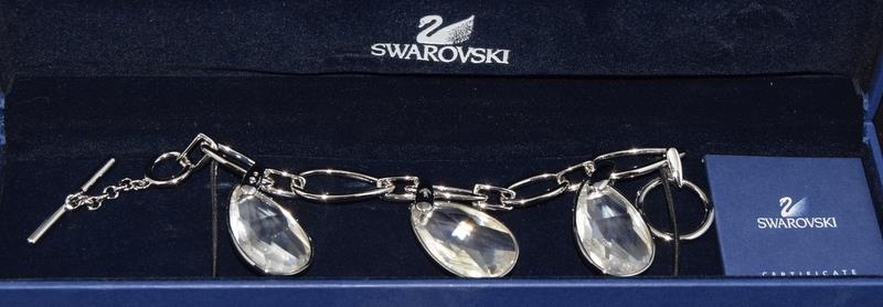 Swarovski Crystal qty of bracelets 871675, 1806460, 679661, 839817, 930685, 661001, 893011 - Image 6 of 9