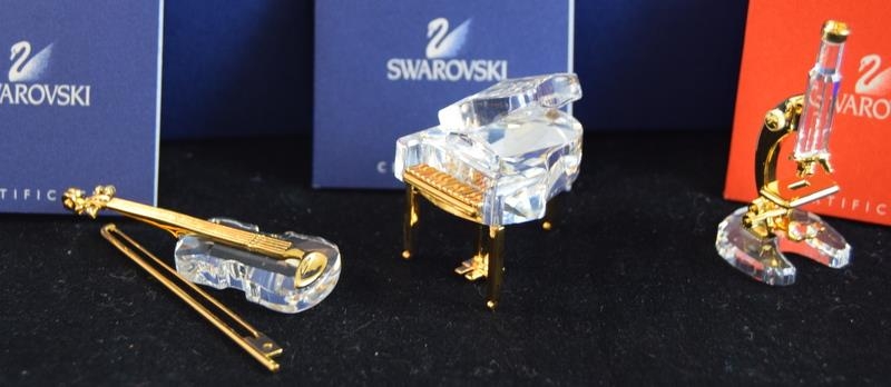 Swarovski Crystal Graduation cap code 659034, together with Water Pipe Gold code 277825, - Image 3 of 6