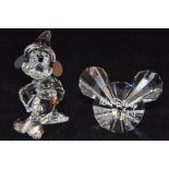 Swarovski Crystal Disney Micky Mouse Sourcer, code 955427, together with Disney Showcase plaque code