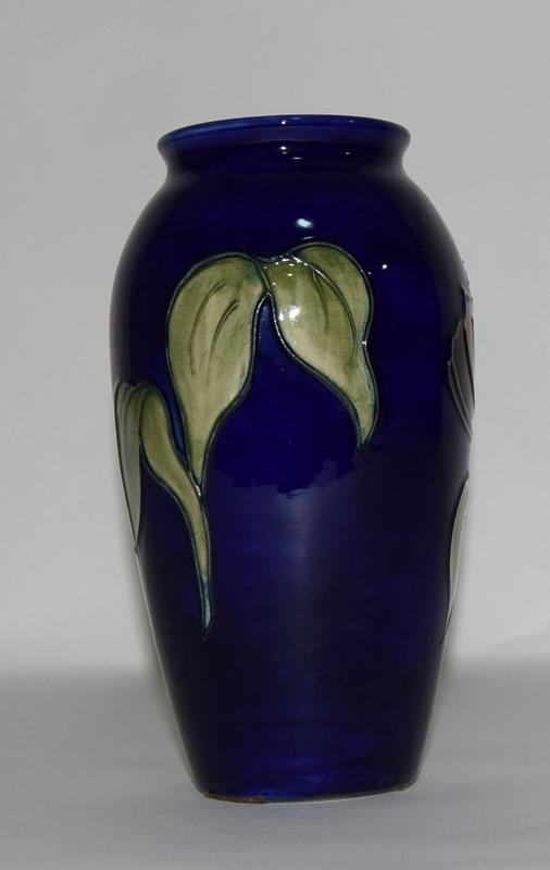 Moorcroft "Pink tulip on blue" limited edition 7" vase by Sharon Eaton fully signed & marked to base - Image 3 of 5