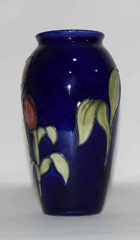 Moorcroft "Pink tulip on blue" limited edition 7" vase by Sharon Eaton fully signed & marked to base - Image 2 of 5