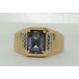 9ct gold mans sygnet ring set with diamond chip shoulders size T 4.4gm