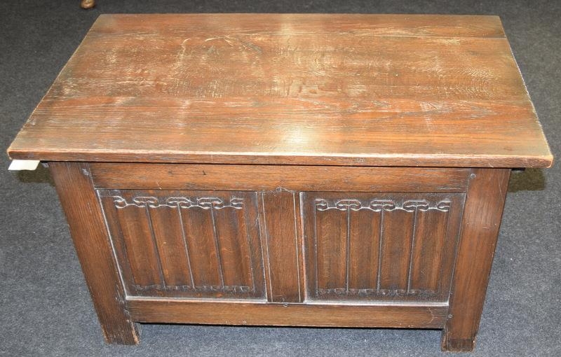 Vintage oak linen fold hinged lid shoe box. 76cm wide x 45cm deep x 46cm tall