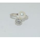 Silver ladies diamante and pearl set ring. Size N.