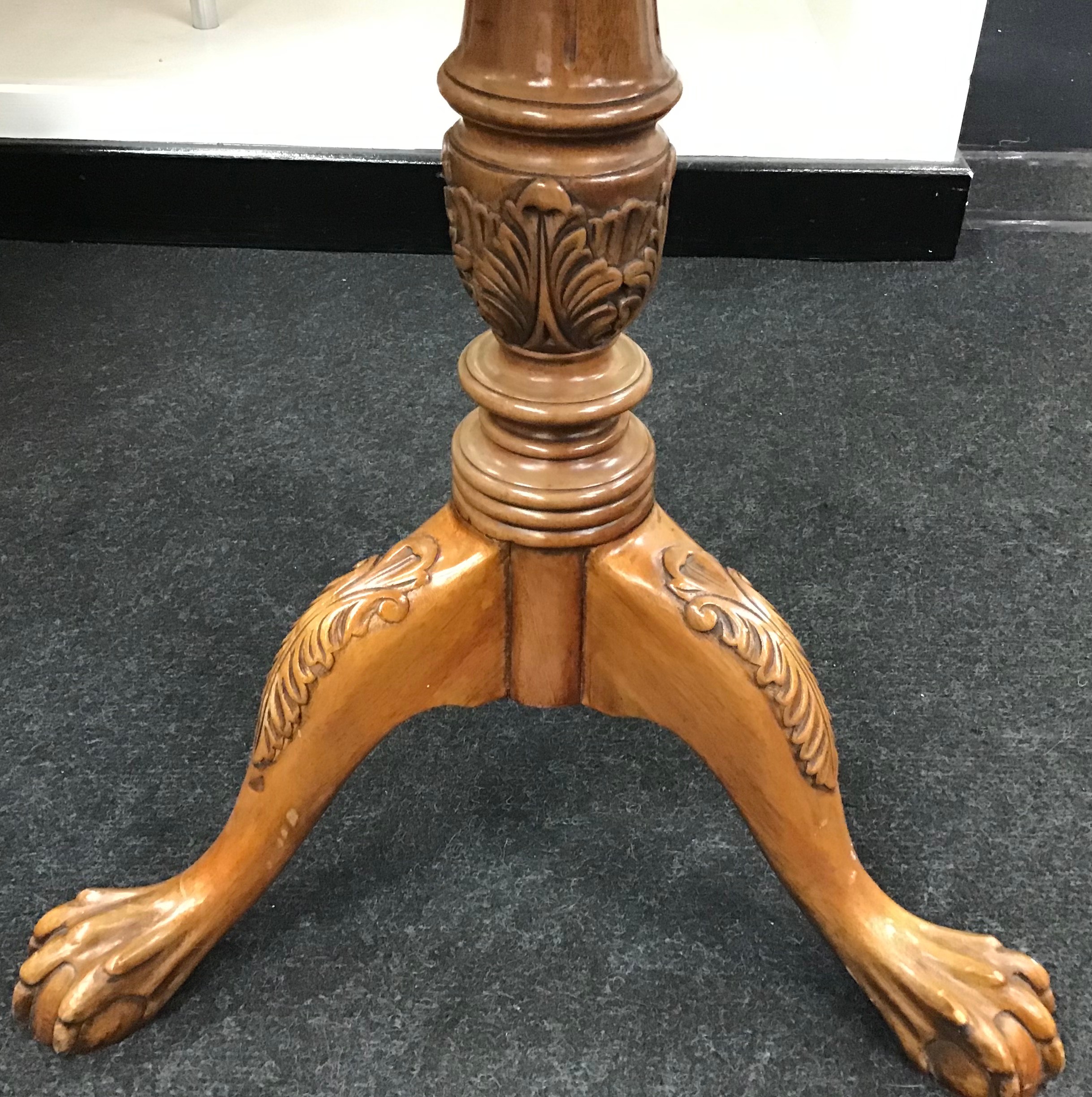 Round gallery tray top table on carved tripod support set with ball and claw feet 65x45cm - Image 5 of 5