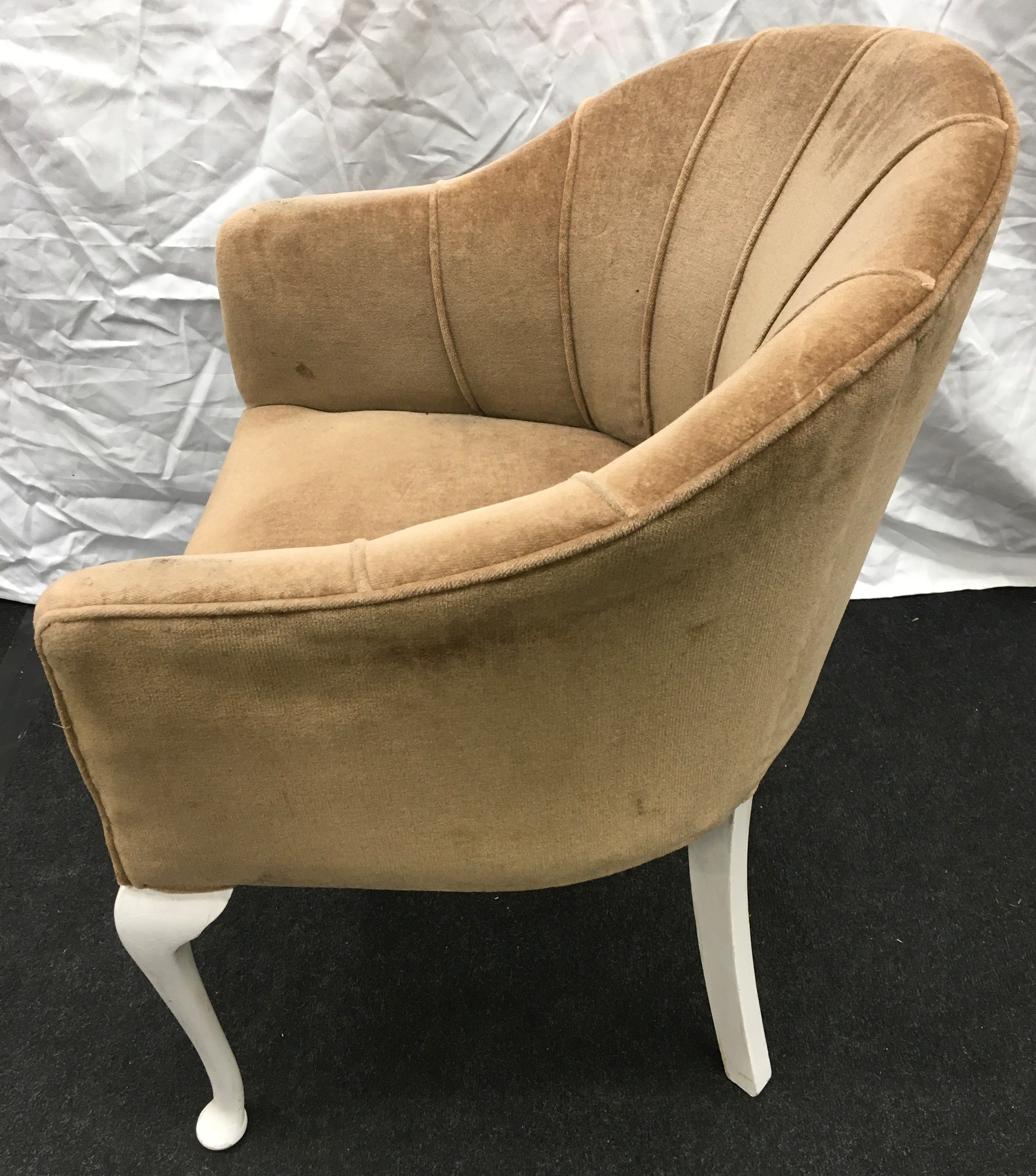 A club chair of white pained cabriole legs 57x85x50cm. - Image 2 of 3