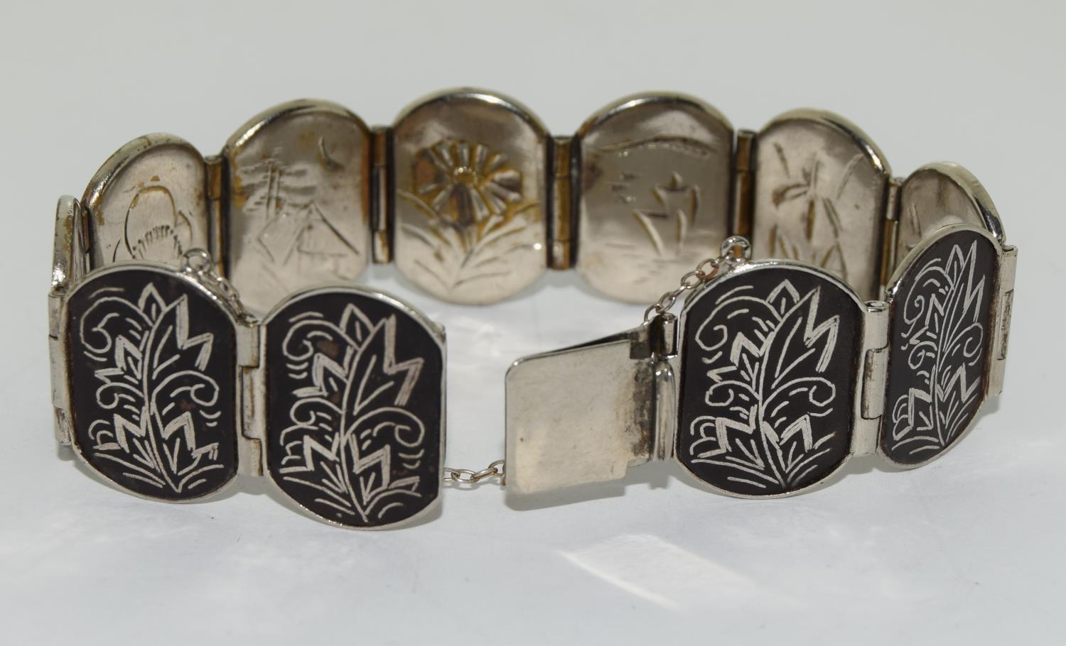 Antique Japanese silver inlaid bracelet. - Image 2 of 3