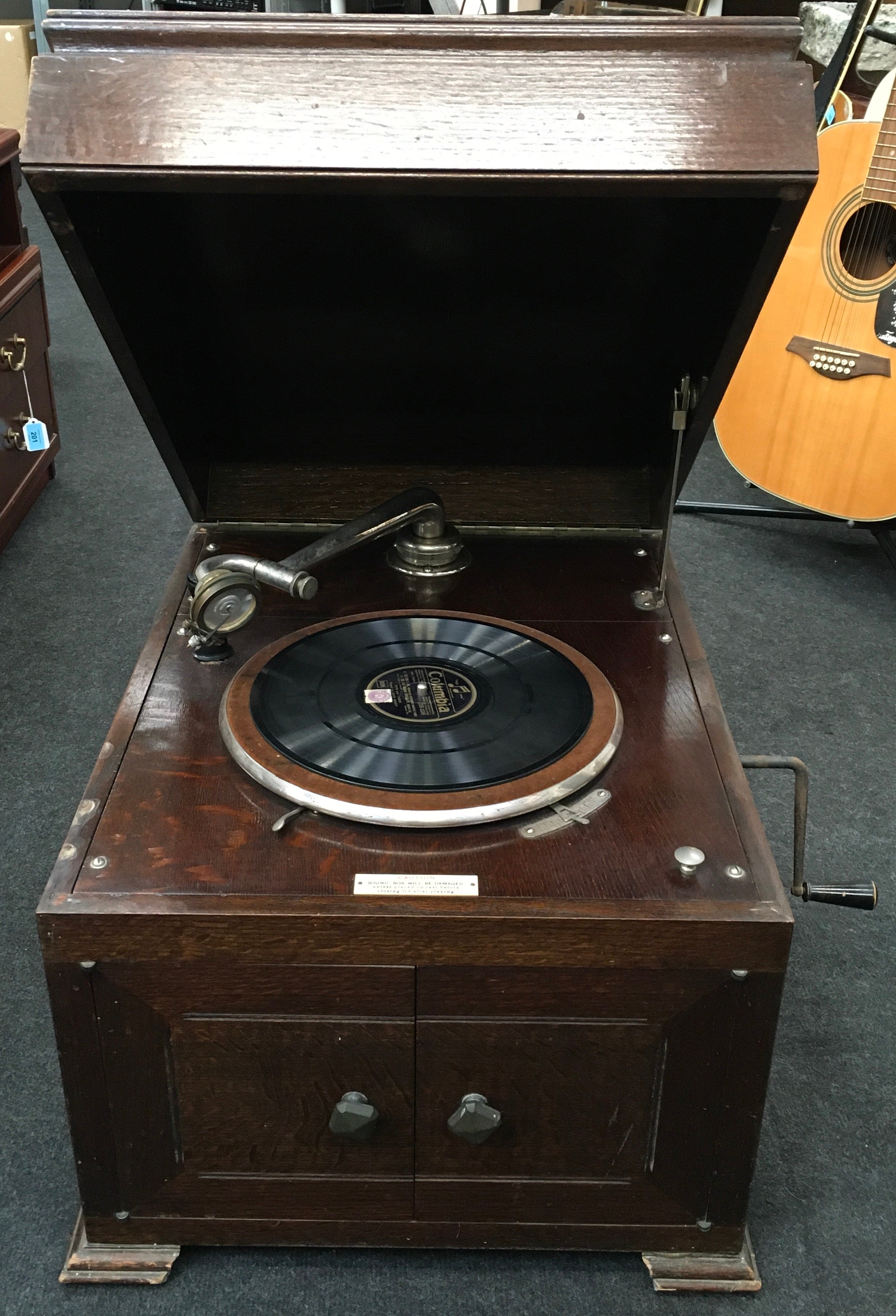 Vintage oak cased gramophone circa 1920's 44x55x45cm.