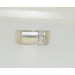 9ct white gold mans diamond sygnet ring approx 20 pionts size R