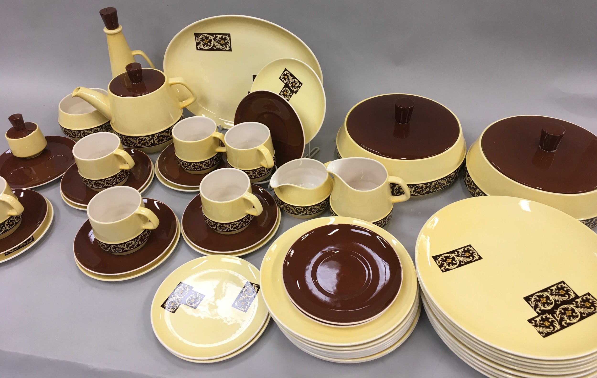 Carlton wear dinner/tea service unusual design yellow/brown