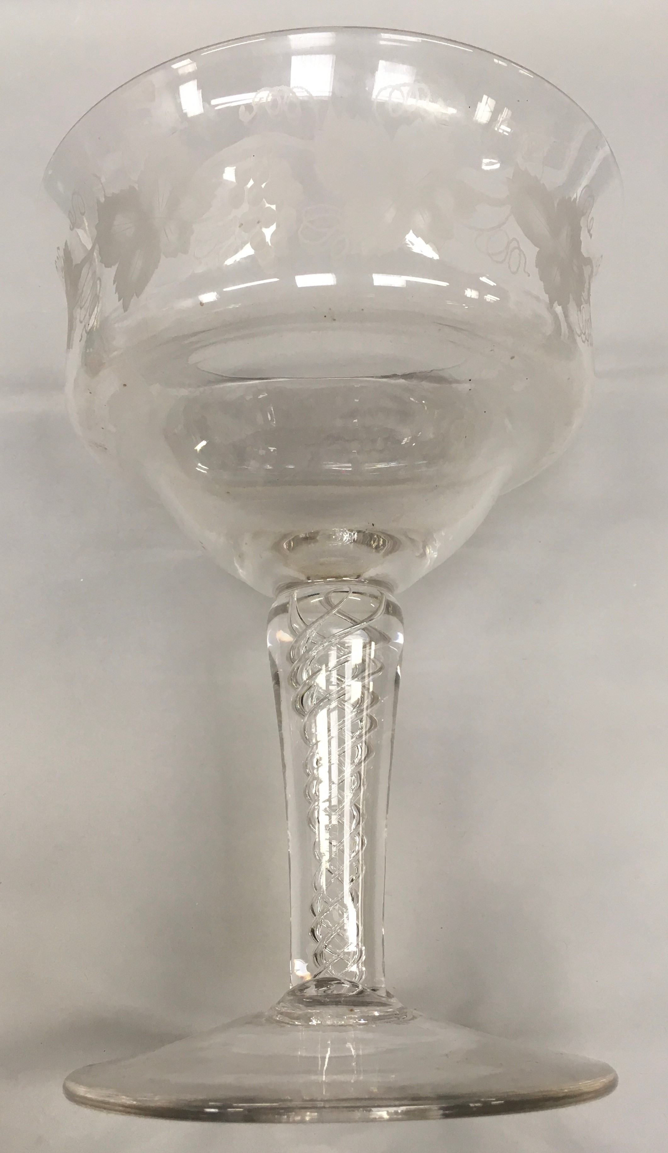 Large glass comport with etched decoration and spiral twist - Image 4 of 5