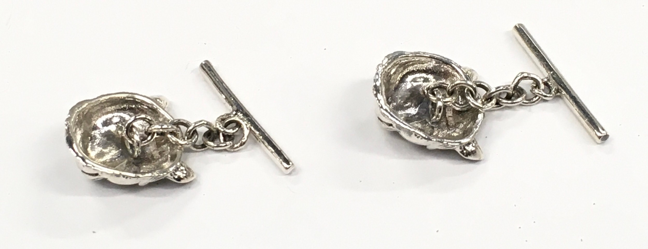 A pair of silver cat head cuff links with bar links. - Image 4 of 4