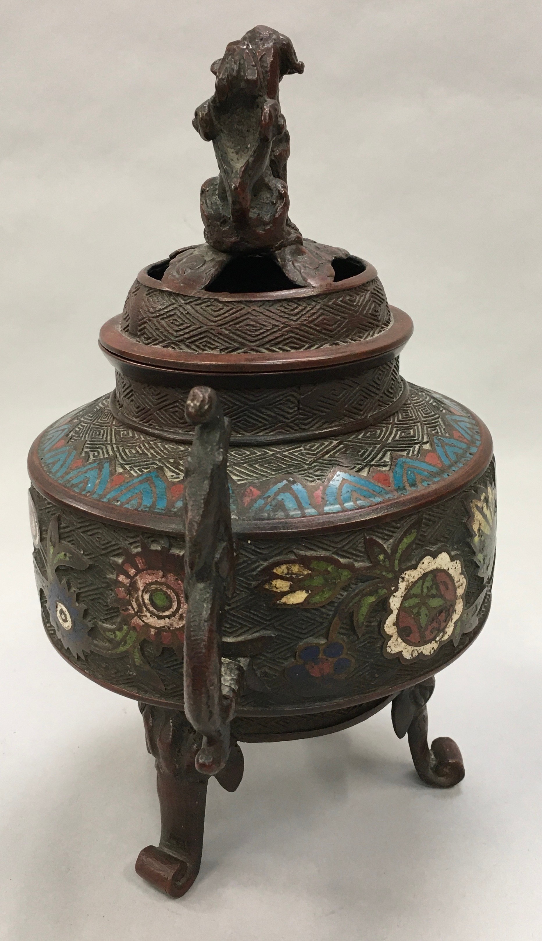 Oriental cloisonne incense burner with enamel decoration and dragon handles set on three legs - Image 2 of 5