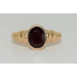 9ct gold garnet sygnet ring size T