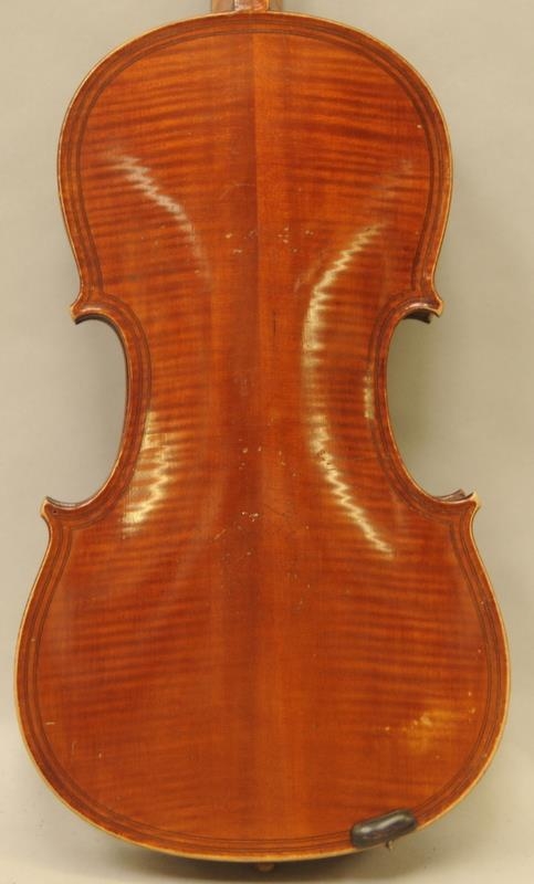 Antique violin. Label inside body reads 'Maggini Dentiche Arbeit'. Comes in original wooden coffin - Image 6 of 12