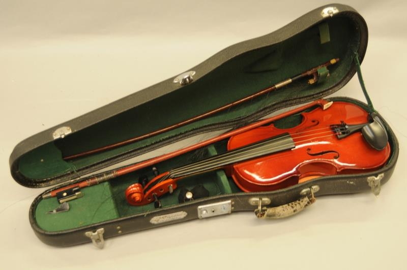3 vintage cased violins - Image 4 of 4