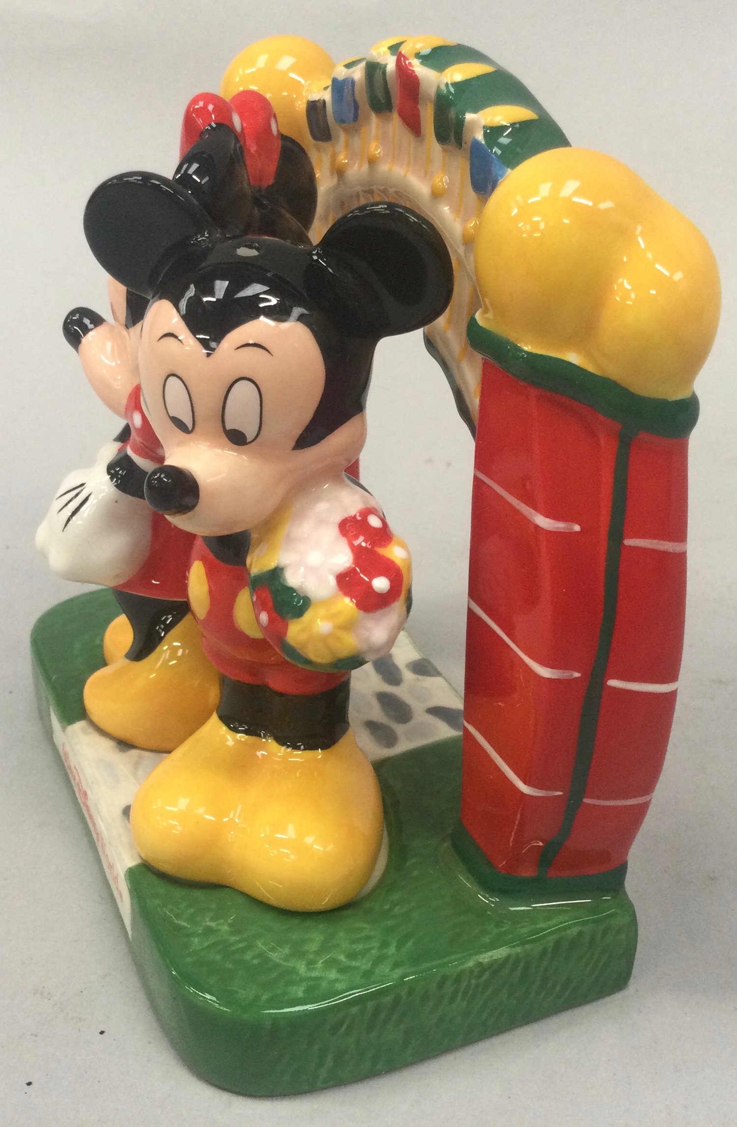 Walt Disney World Mickey and Minnie mouse salt and pepper condiment set. - Image 2 of 5