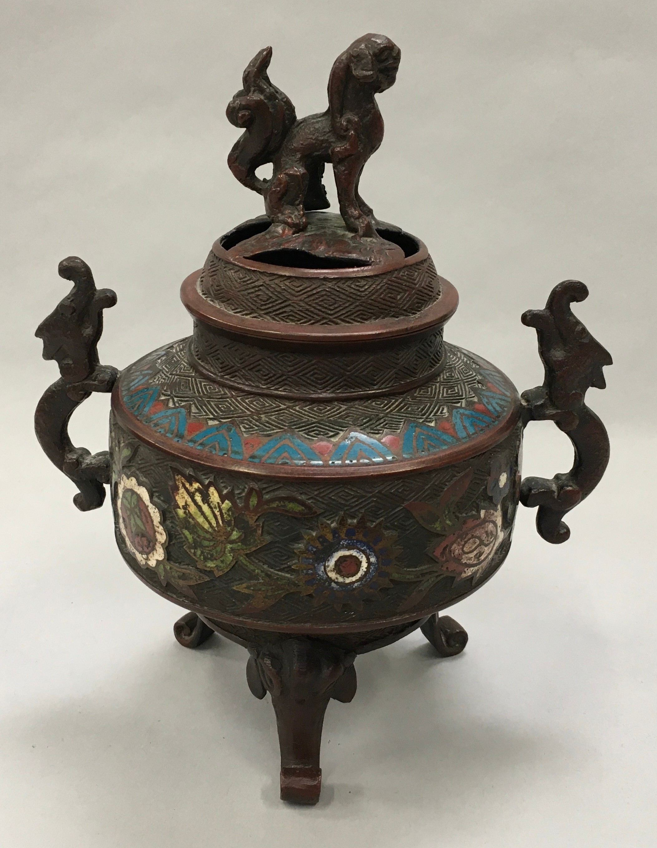 Oriental cloisonne incense burner with enamel decoration and dragon handles set on three legs - Image 3 of 5