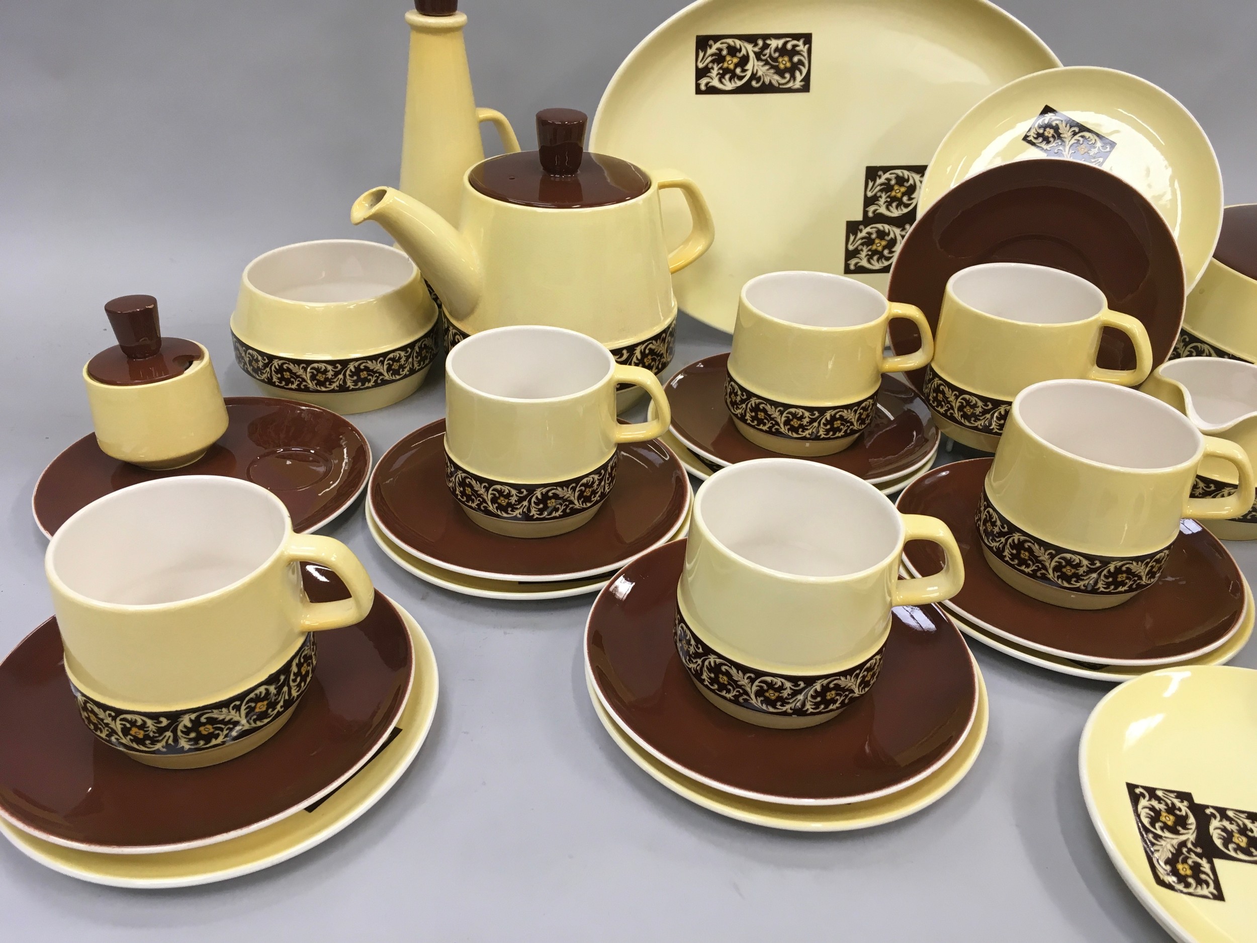 Carlton wear dinner/tea service unusual design yellow/brown - Image 2 of 7