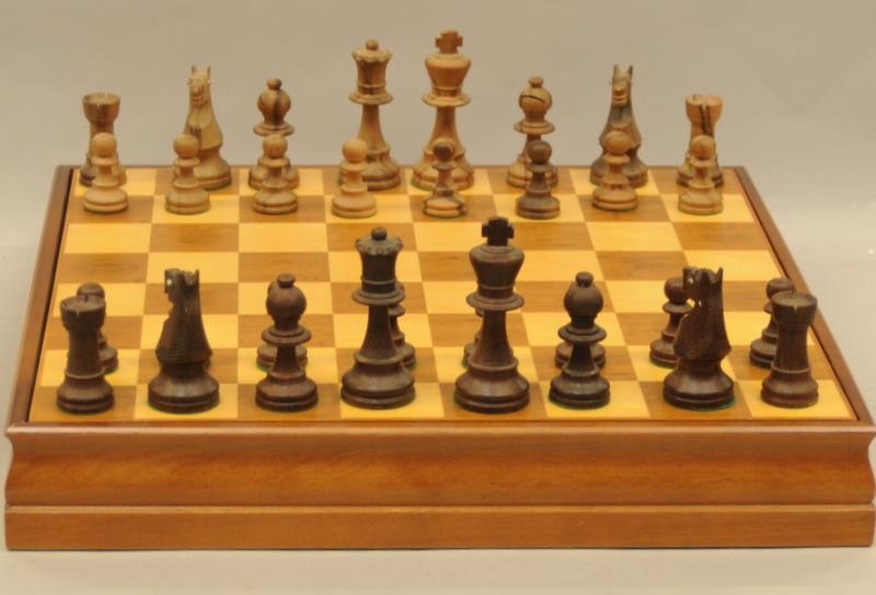 Quality wooden chess set and board by Dal Negro of Italy