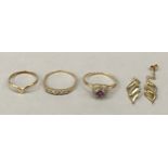 Collection of 9ct gold rings and earrings 3.4gm