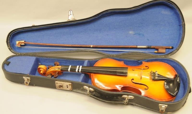 3 vintage cased violins - Image 3 of 4